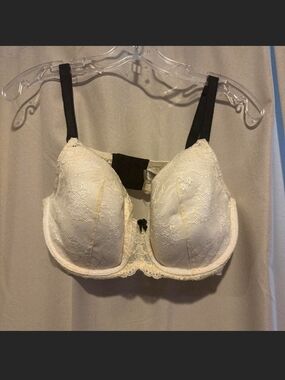 Victoria's Secret Lace Underwire Bra with Contrast Straps - Cream Sz 38 DD